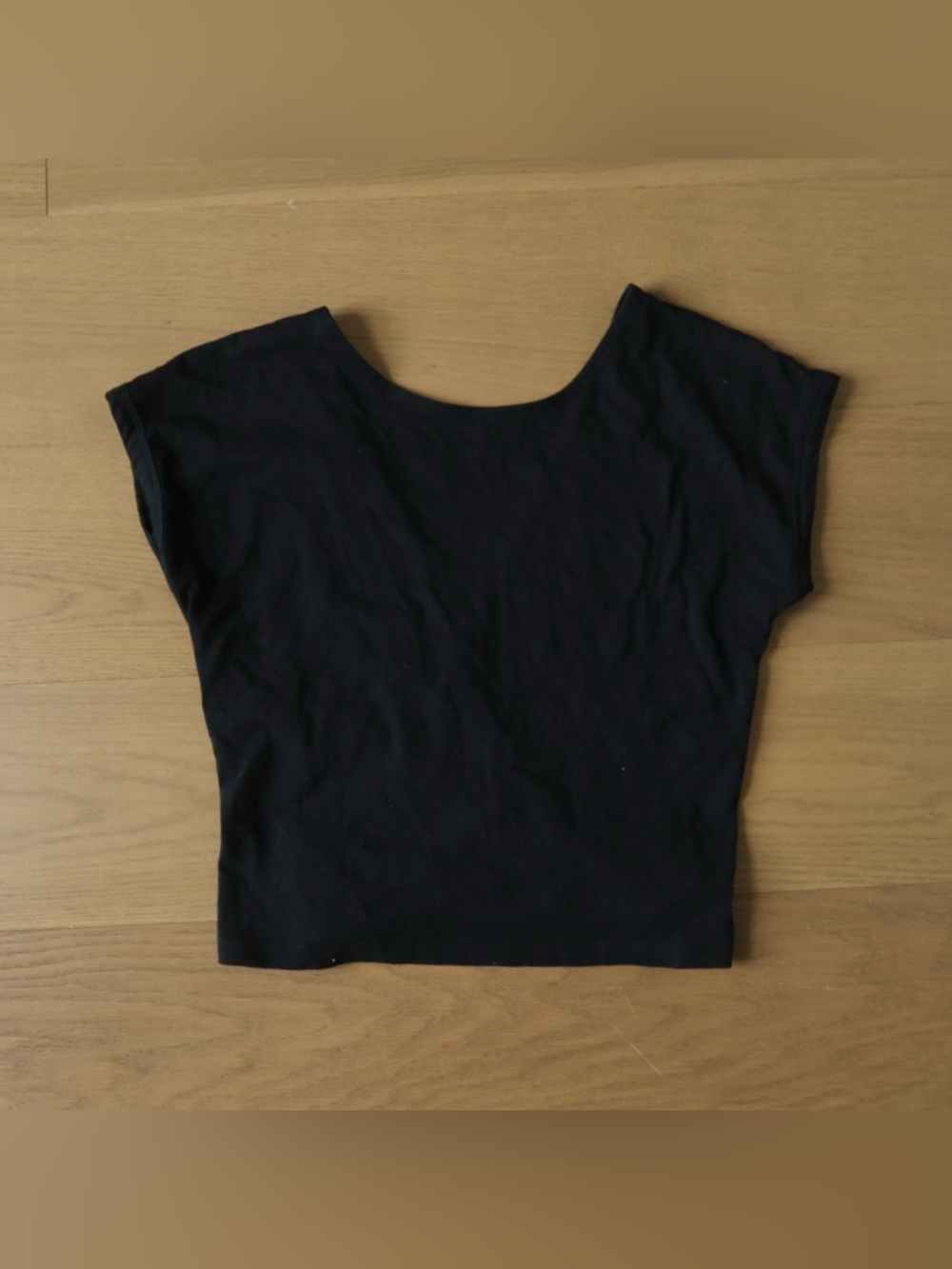 Wilfred Black Scoop-Neck Crop Tee